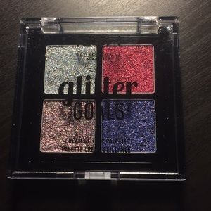 Glitter eye shadow